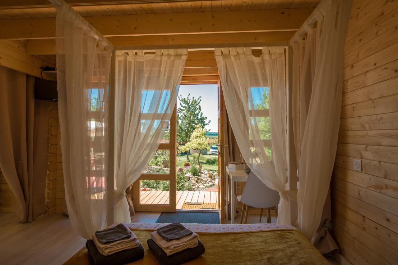 Hotel Le Petit Flo Flocourt Exterior foto